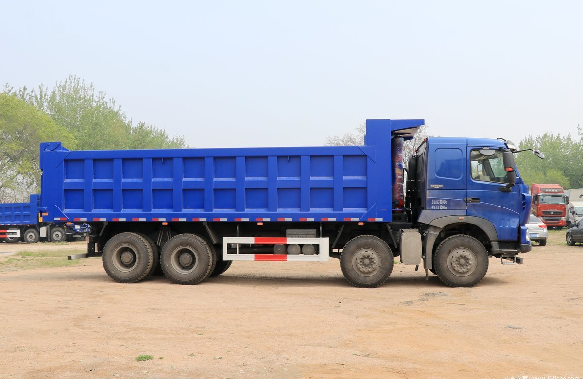 30 Ton Tipper Truck 8x4 Used Dump Truck SINOTRUCK Gear Box Diesel Fuel Efficiency