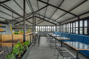 Quality Prefab Insulated Commercial Steel Building Restaurant Steel Structural Building wholesale
