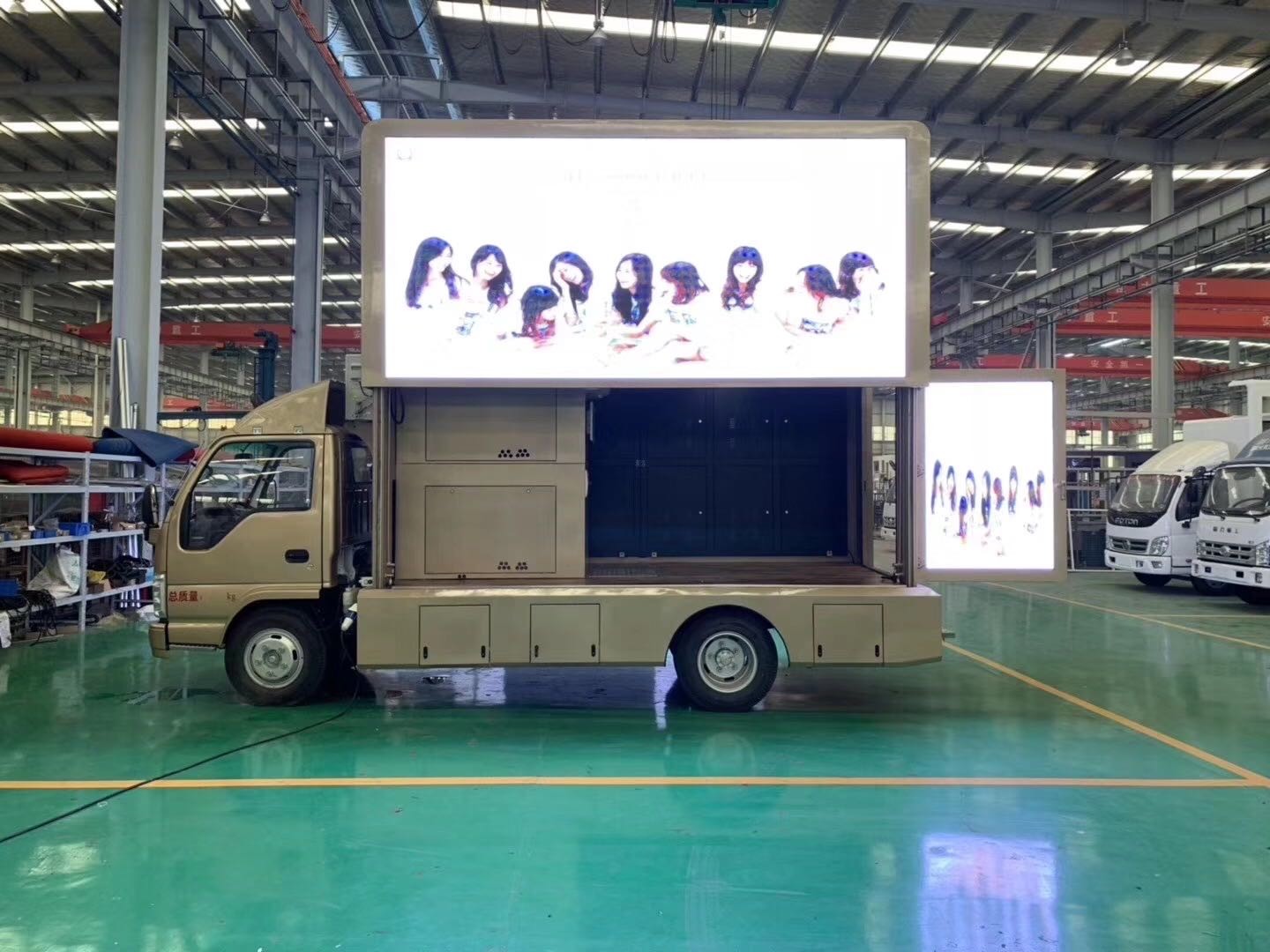Isuzu Outdoor Mobile LED Screen Advertising Display Billboard Trucks
