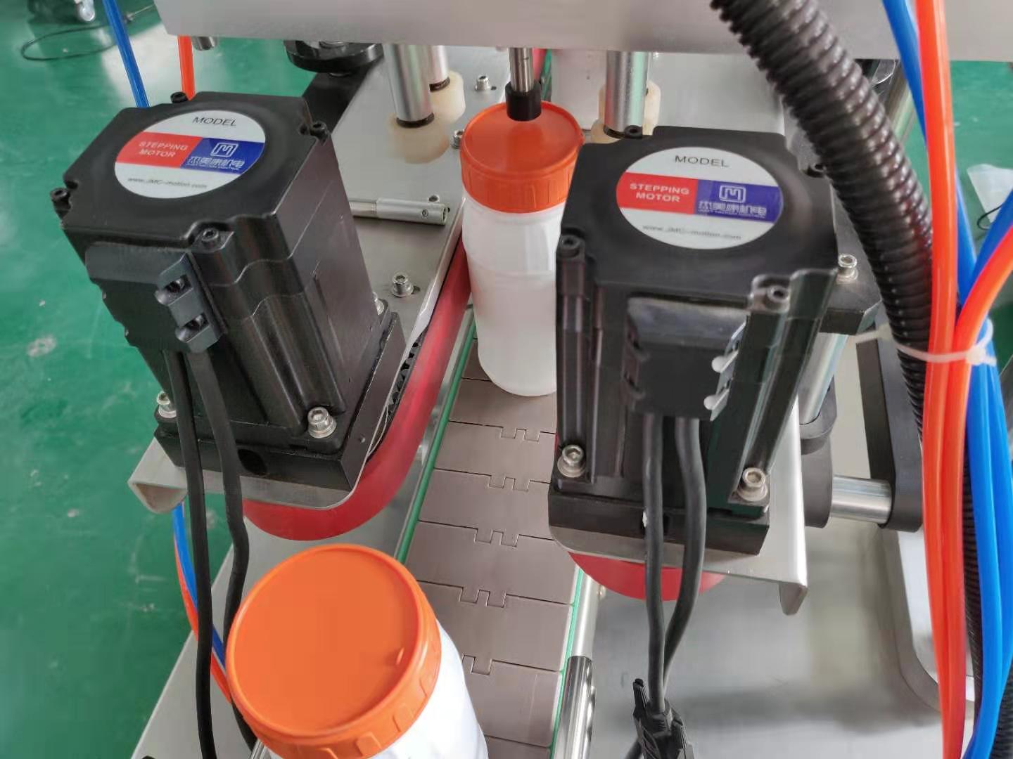 Automatic Plastic Cap Screw Capping Machines For Plastic Bottle Spray Pump