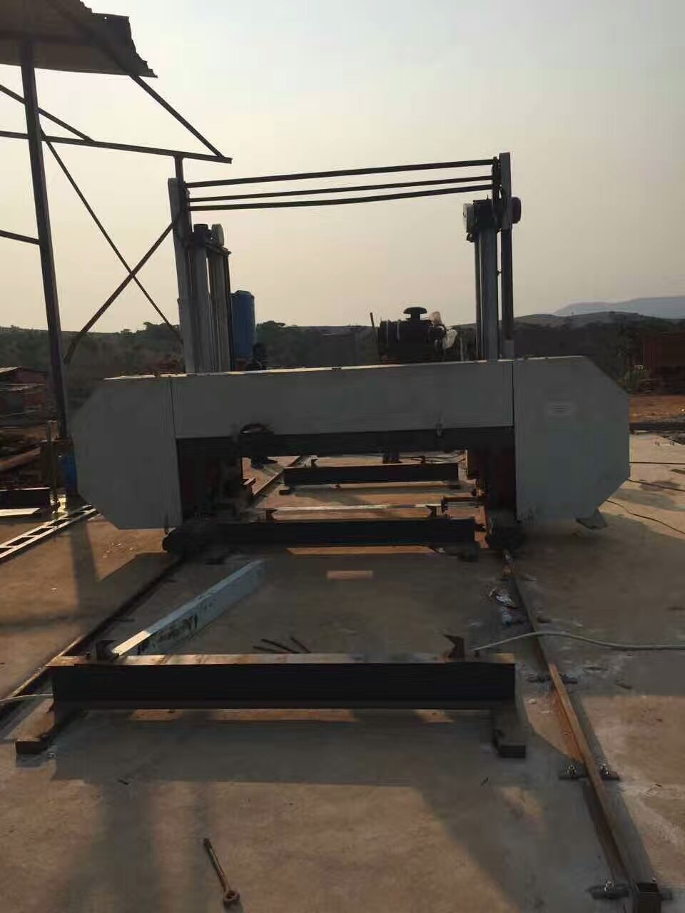 Horizontal 80HP Large Bandsaw Mill 2000mm Wood Saw Milling Machine