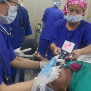 Quality 60 Degree Intubation Video Laryngoscope , Anesthesia Video Laryngoscope IPX7 Waterproof wholesale