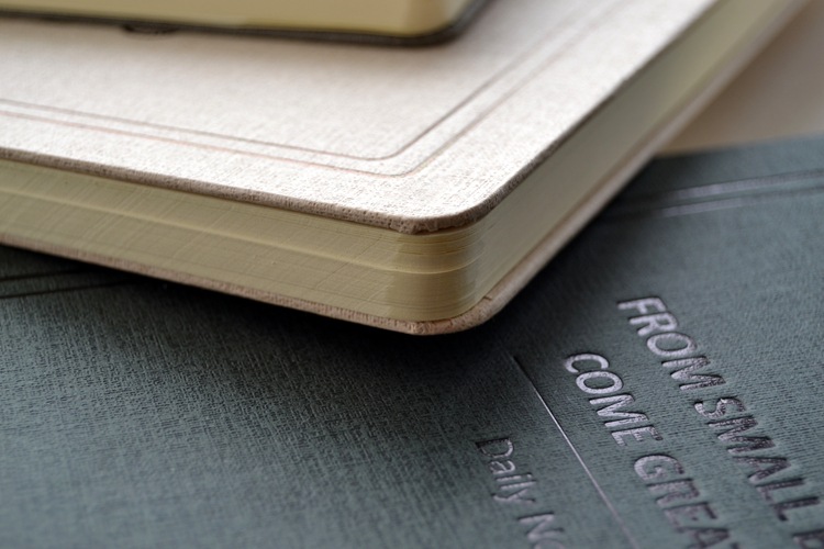 Customized Academic A5 PU Leather Diary Notebook with Elastic Band and 80 Inner Pages