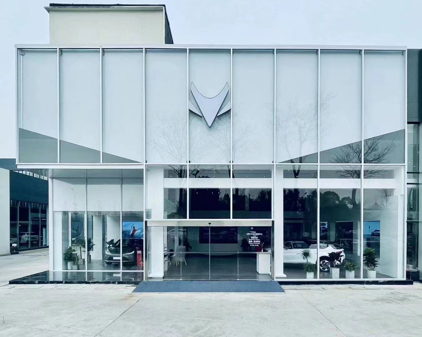 3000 MM WHEELBASE ROEWE IMAX8 EV Electric Cars 7 Seats Fast Charging Long Range for Environmentally-Friendly Travel