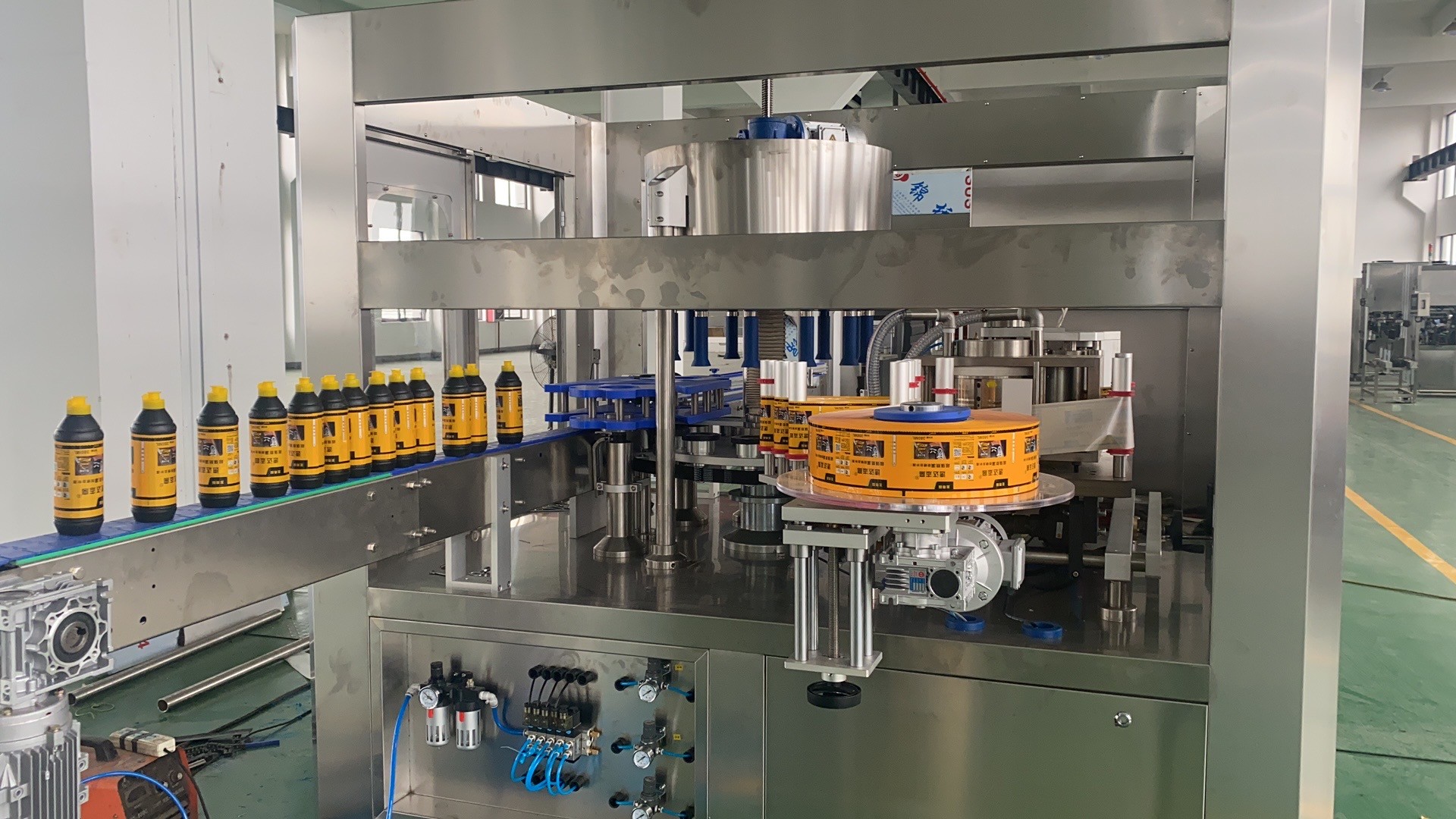 Hot Melt Automatic Water Bottle Labeling Machine OPP Roll Fed