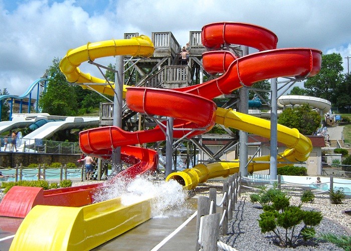 Classical Commercial Spiral Water Slide Equipment For Kids 2 Persons Family Raft
