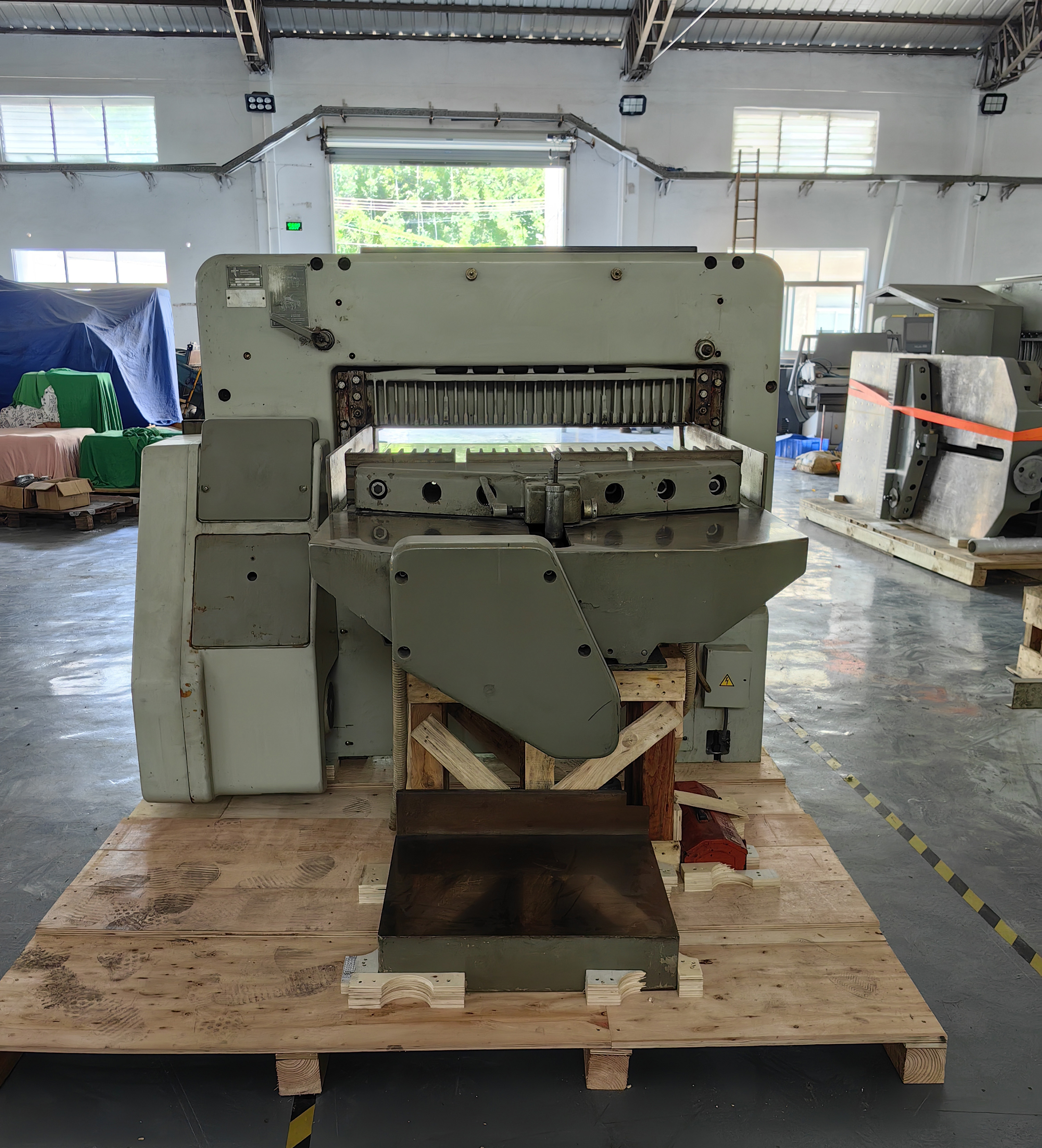 Printing Shops CE Standard Hydraulic Worm Gear Driving Industrial Paper Cutter Machine Guillotine