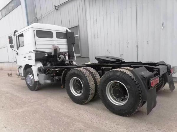 Hand 6X4 Sinotruck HOWO Manual Trucks Head Used Tractor Truck with Radial Tire