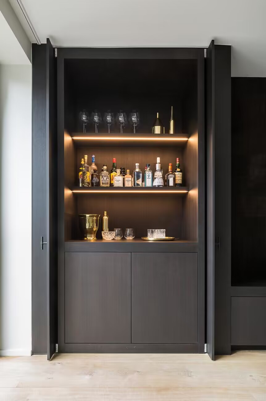 Contemporary Design Style Wood Wine Bar Cabinet for Living Room Furniture Partition