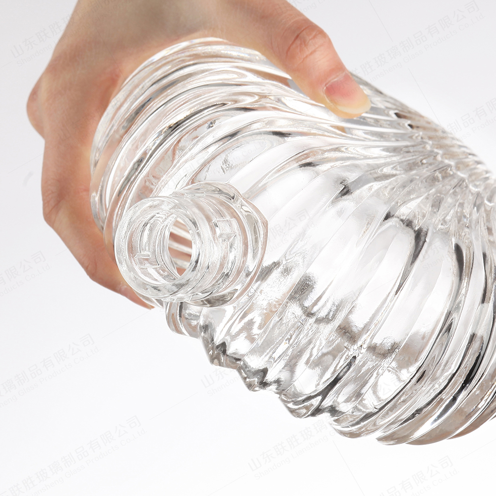 Clear Most Popular Style White Gin Wine Liquor Brandy Glass Bottles with Rubber Stopper