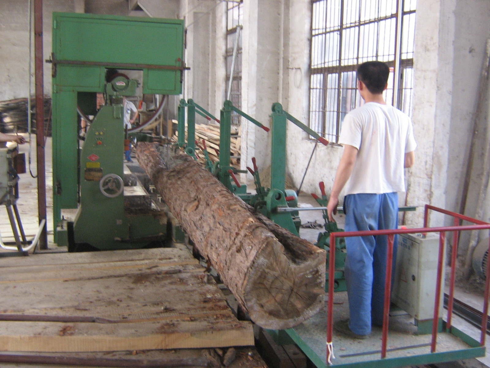 MJ3210 Vertical Woodworking Bandsaw Mill With Electric Log Carriage