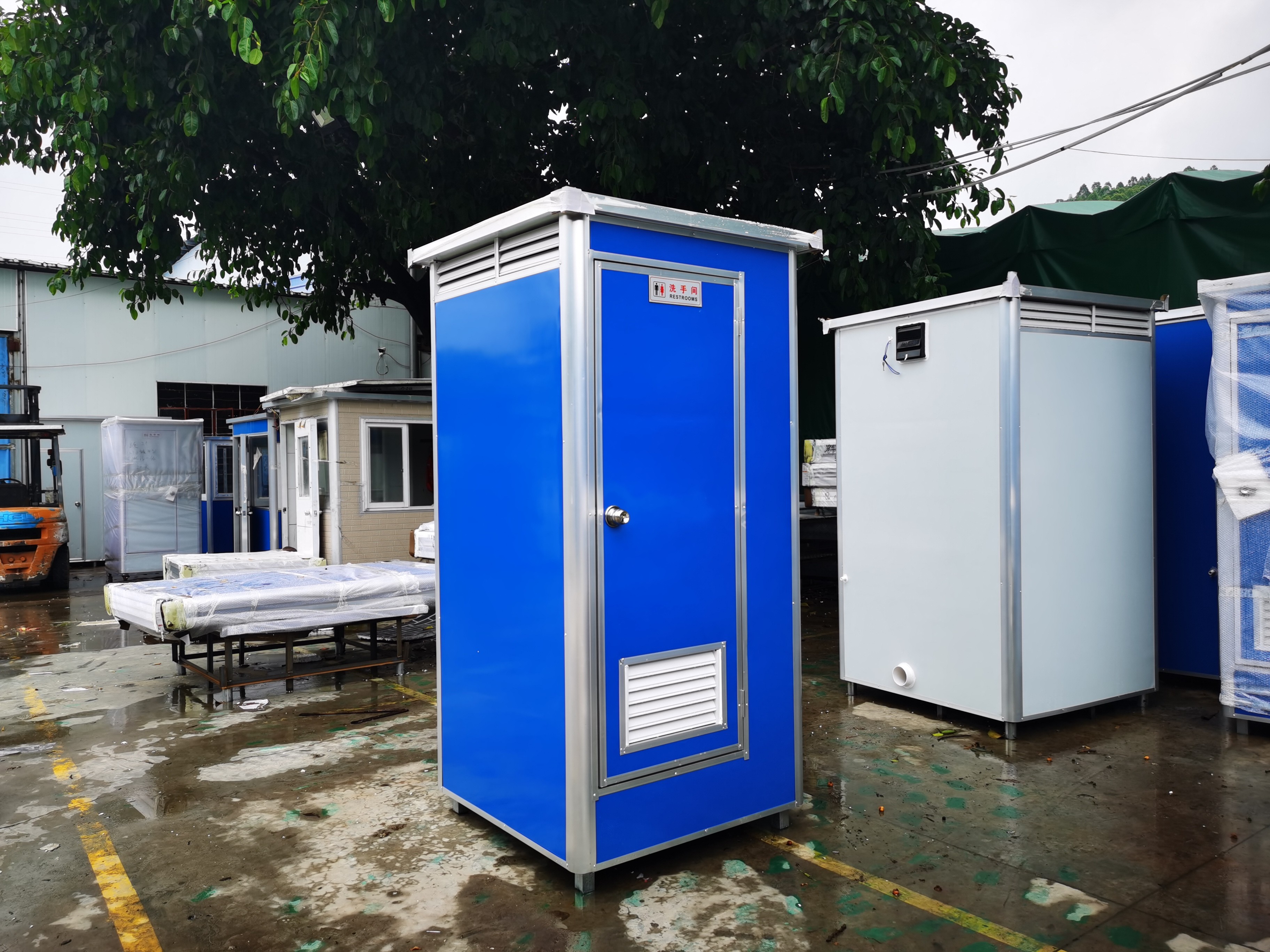 Customized Mobile Steel Portable Toilet Prefabricated WC Sitting For Camping
