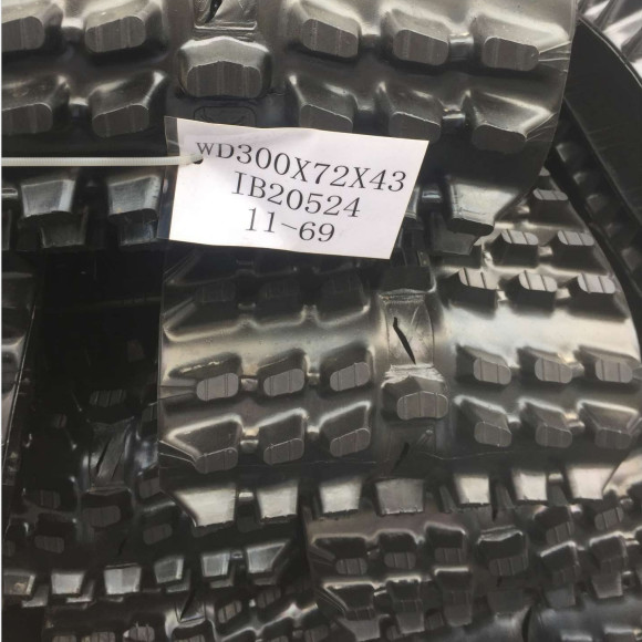 36 Link Crawler Snowmobile Rubber Track 300mm Width