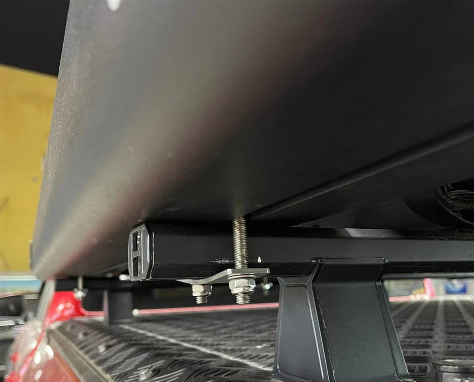 Conveniently-Sized 1450*178*120 Customized Water Tank Rack Mounted Camping Showers