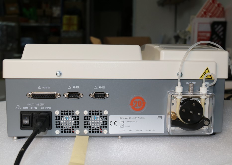 Medical Semi Automatic Biochemical Analyzer 3.500 Abs 5 Wavelengths LCD Display 7KG