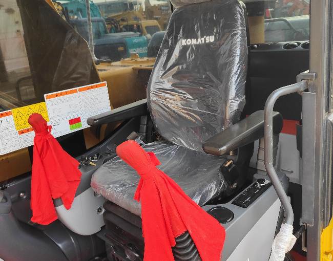Komatsu PC200-8 Excavator Cab