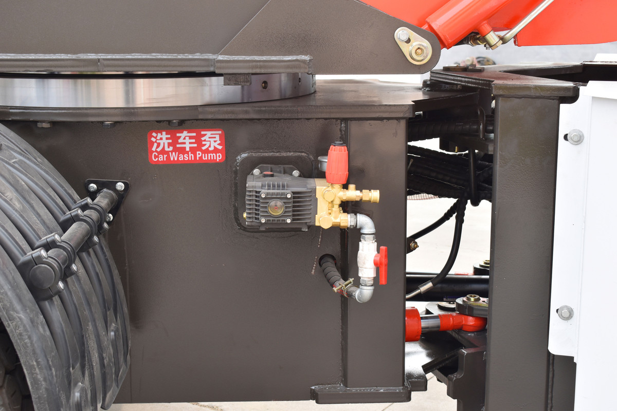 5000mm 30km/H Concrete Boom Pump Truck With Single Water Tank