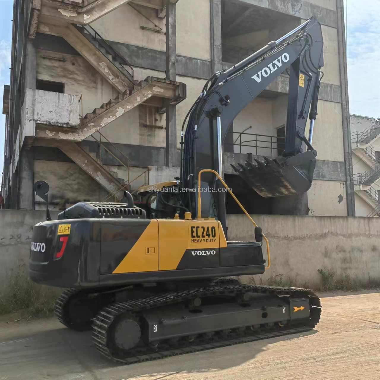 Volvo EC240 Crawler Excavator 24 Tons Used in Good Condition with and Original Color
