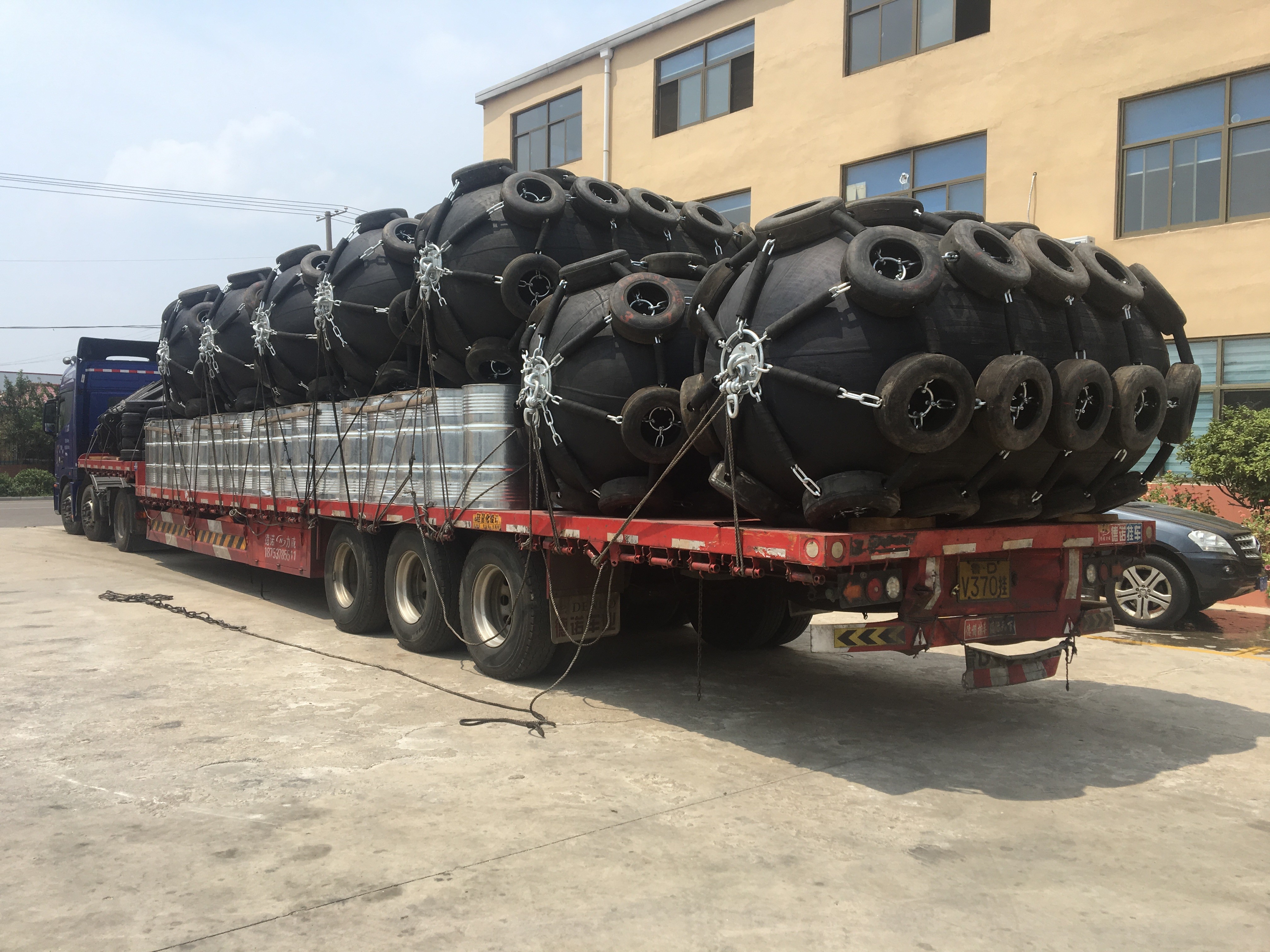 Inflatable Rubber ISO17357 Pneumatic Marine Fender Tyre Free Chain