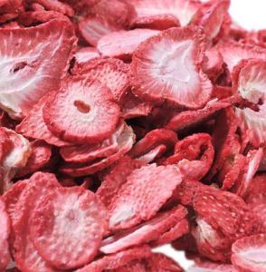 Quality Crispy Strawberry Pieces Dice Baken Freeze Dried Fruit Sweet Cake wholesale