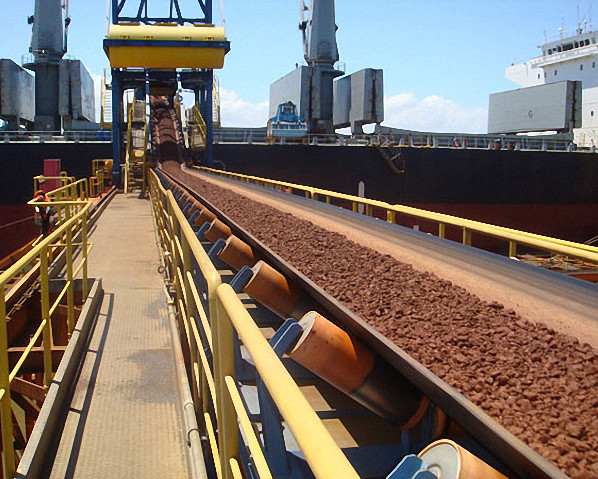 Large Output Fixed Belt Conveyor Compact Small Floor Space Safe Operation
