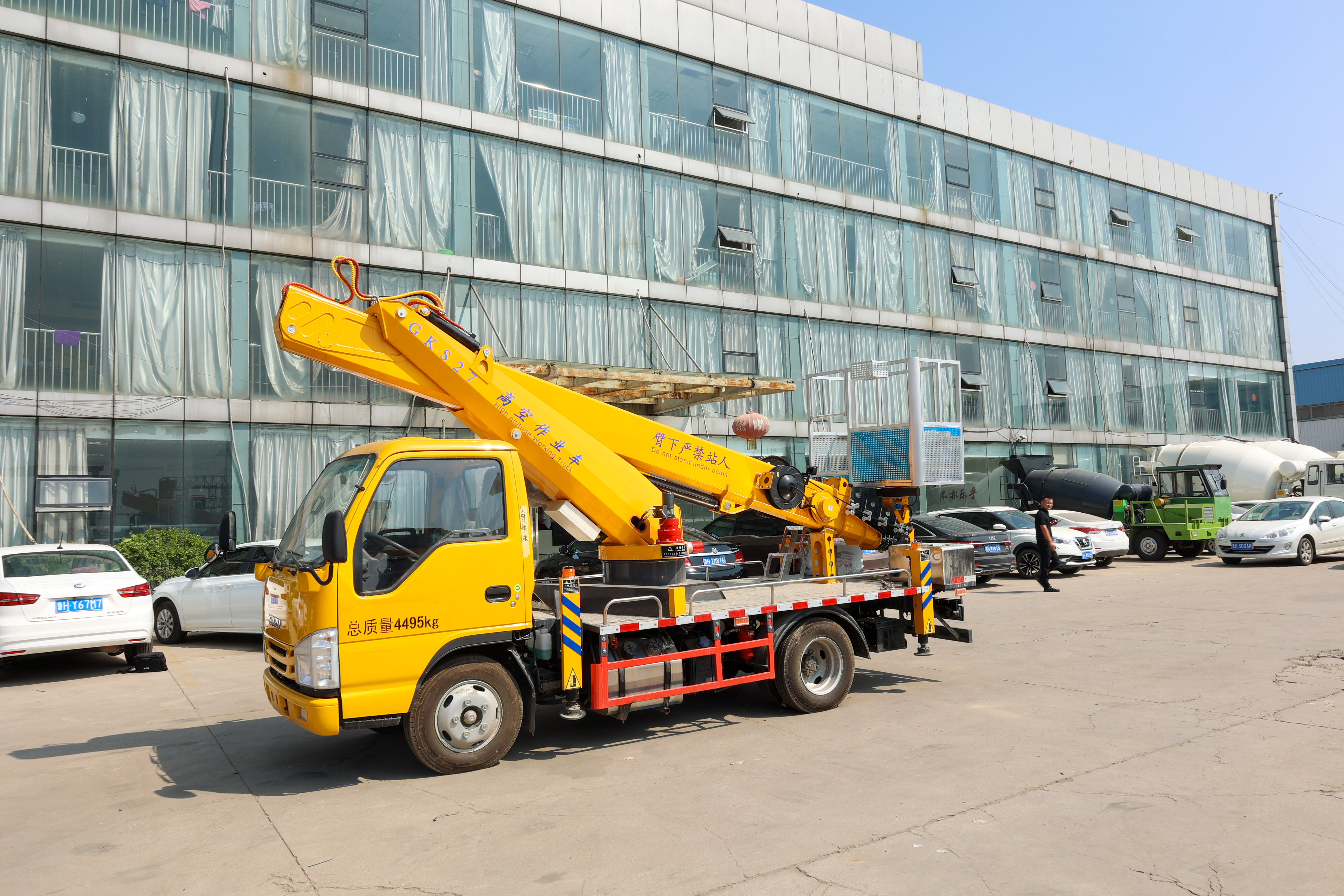 27m aerial work platform hydraulic lift platform truck price