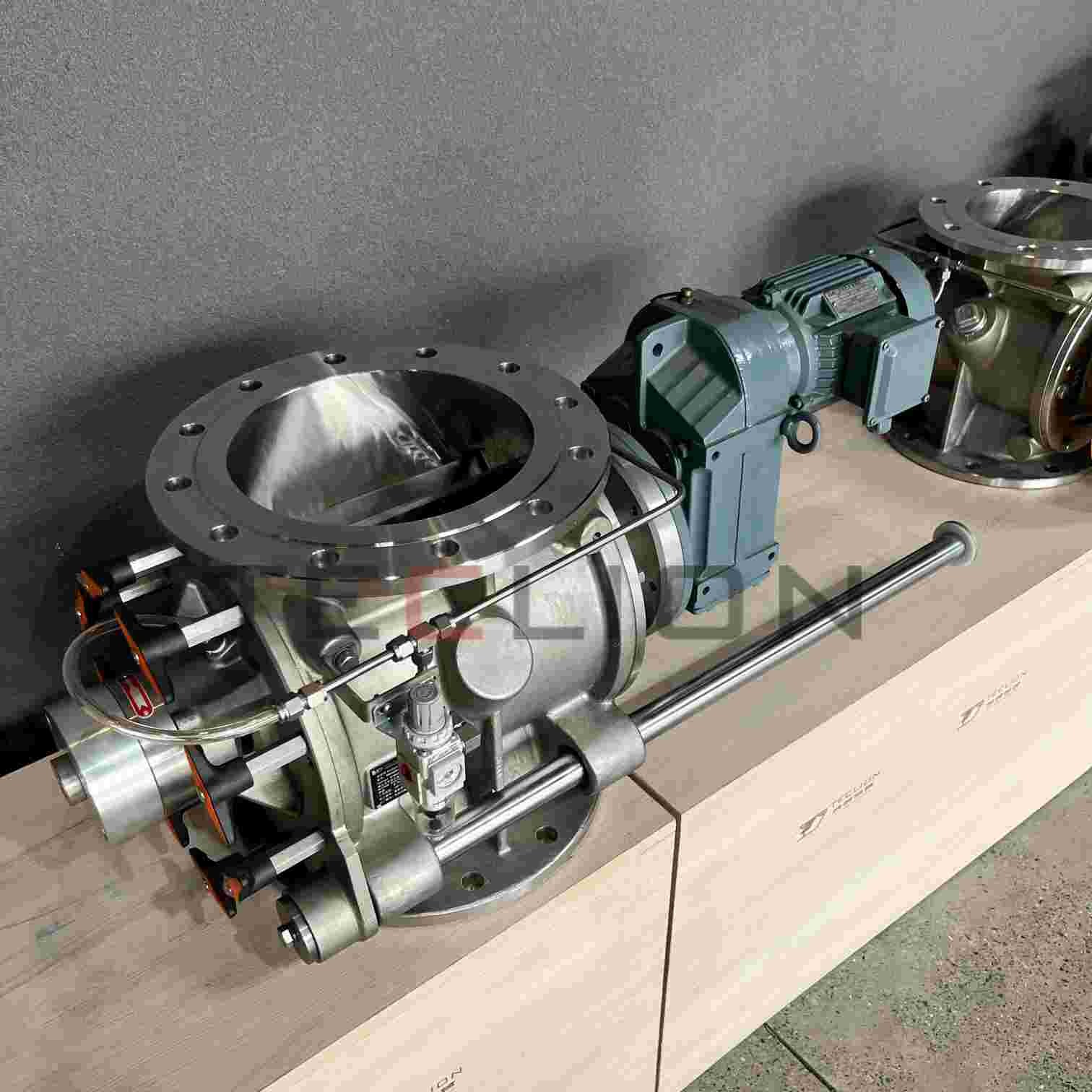 Stainless steel sanitary cleaning type unloader