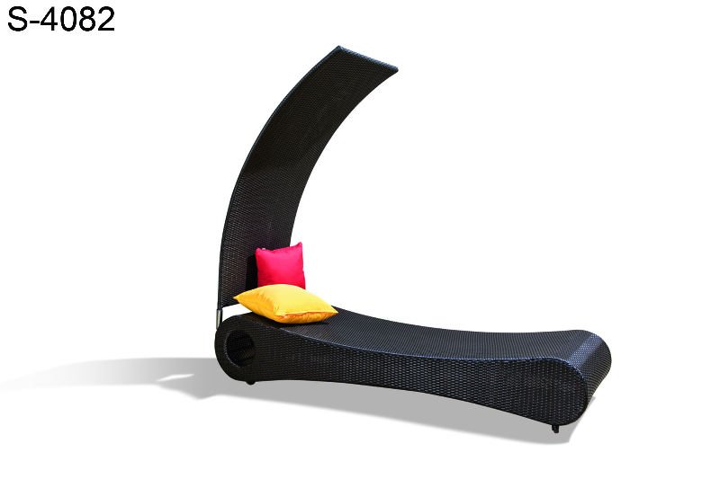 Experience the Perfect Outdoor Lounging with Our 100% Handwoven Aluminum Frame Rattan Fabric Sun Lounger
