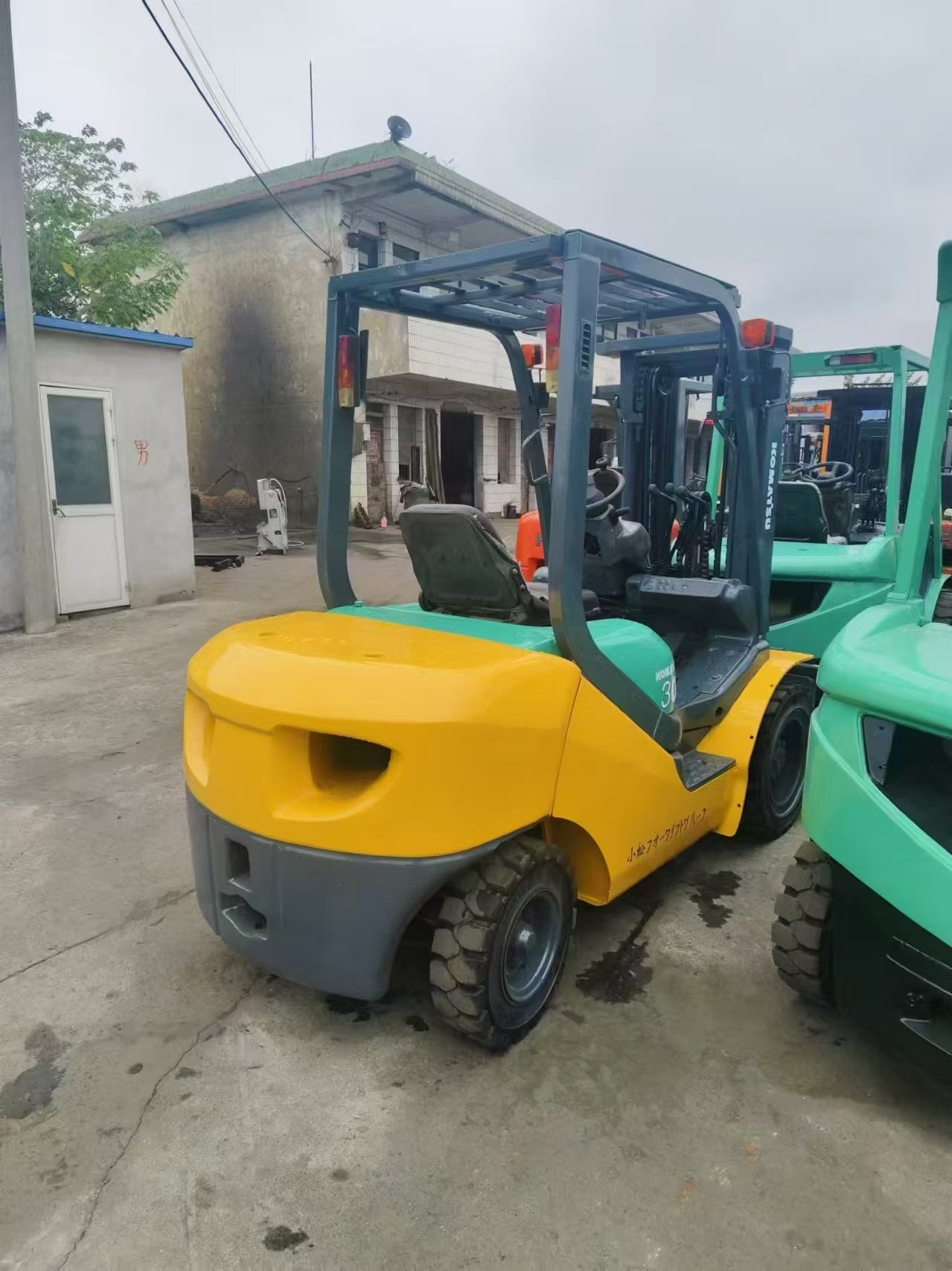 Versatile Diesel Forklift With 3 Stage Mast And ISUZU Engine 3000kg Loading Capacity 4.5m Lifting Height