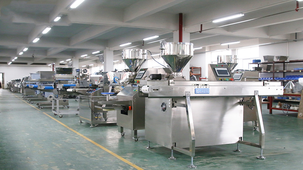Full Automatic Snack Cookie Depositor Extruder Dough Making Machine