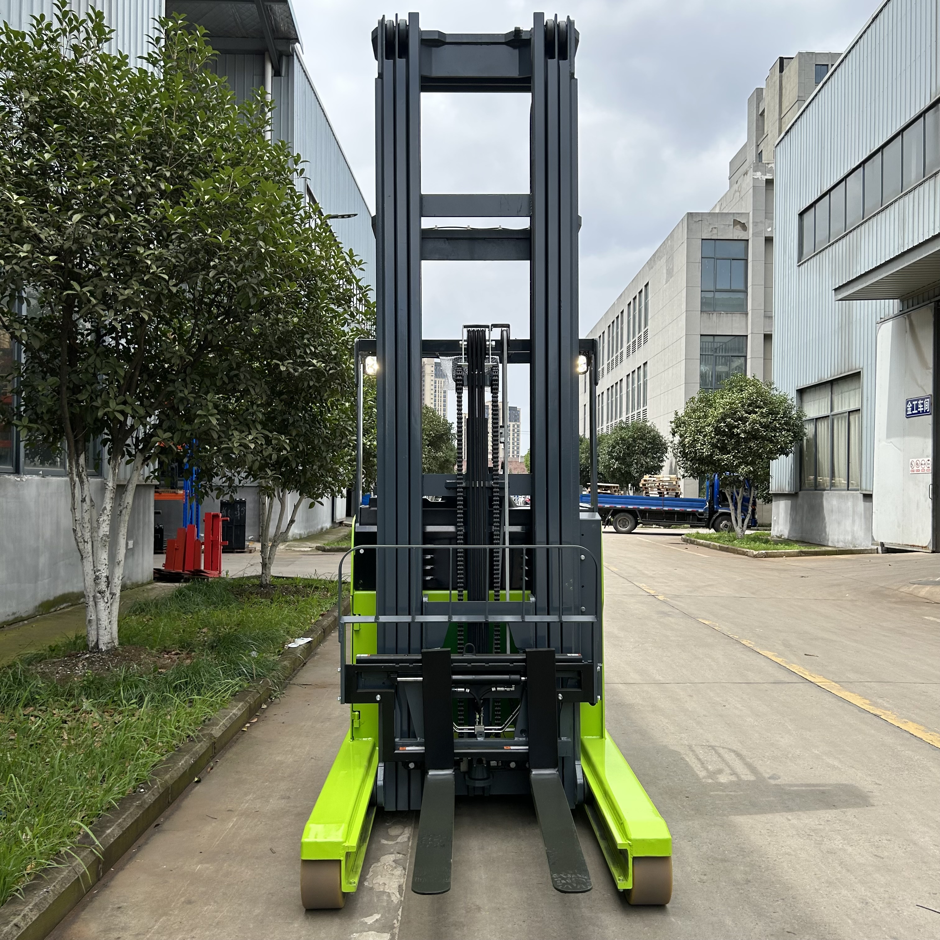 2 ton 2.5 ton Electric Reach Truck with 8m 9m 10m Triple Mast and Fork Width 122MM