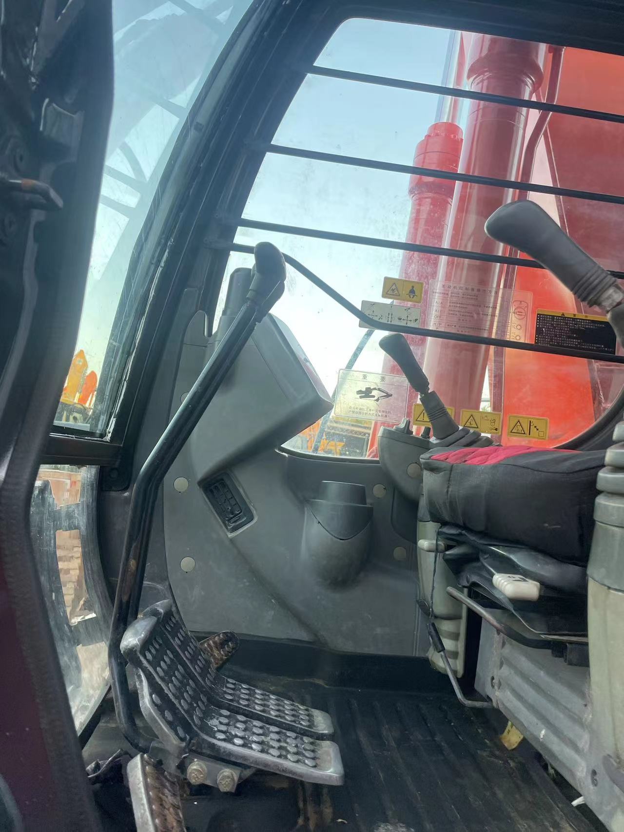 Used big crawler excavator Hitachi 240 digger with excellent performance heavy machine large excavator for sale welcome to ask