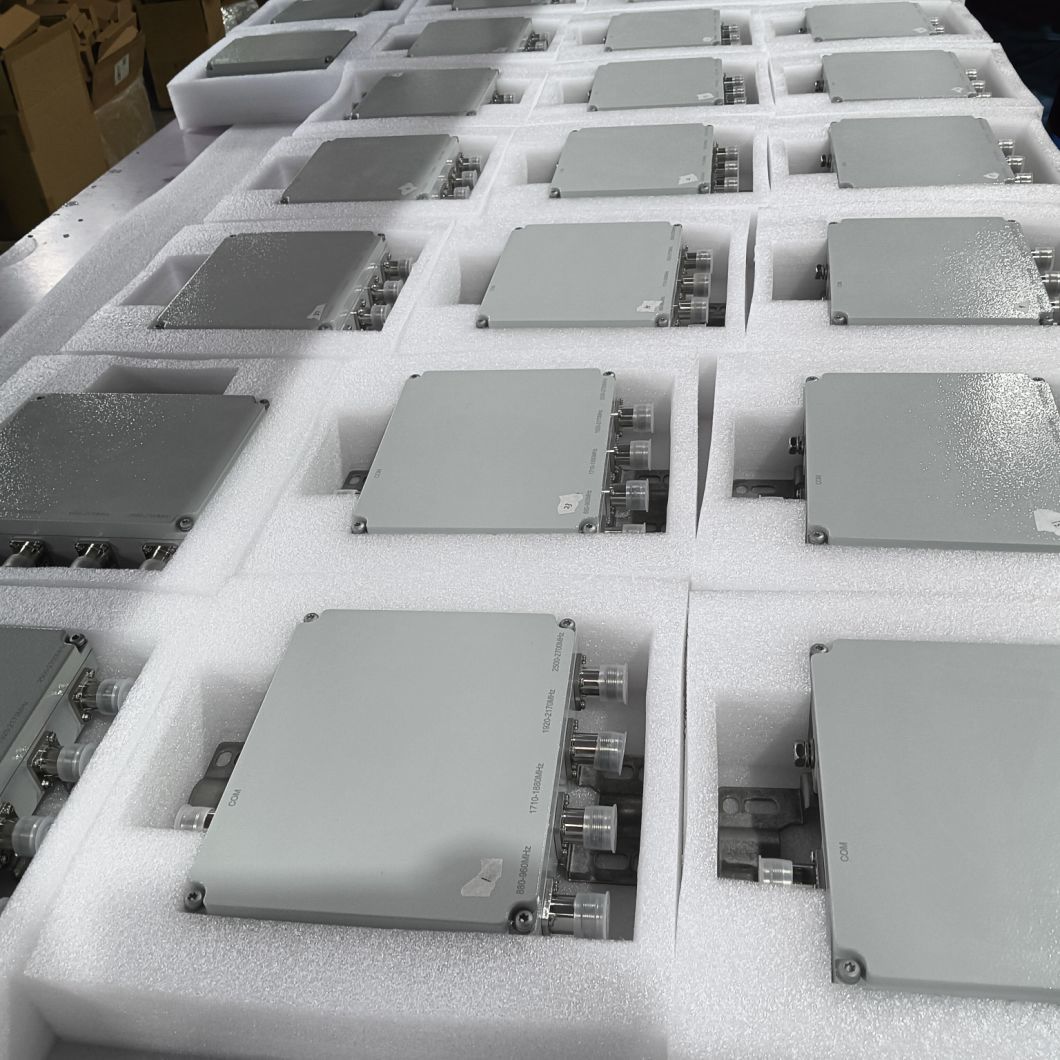 Tri-Band Low Pim Combiner 600-2170&2500-2690&3400-4000MHz 4.3-10-F DIN-F