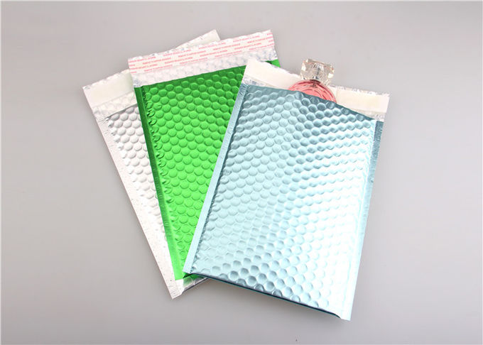 Laminated Colorful Metallic Bubble Envelopes Self Sealing For Delivery Industry