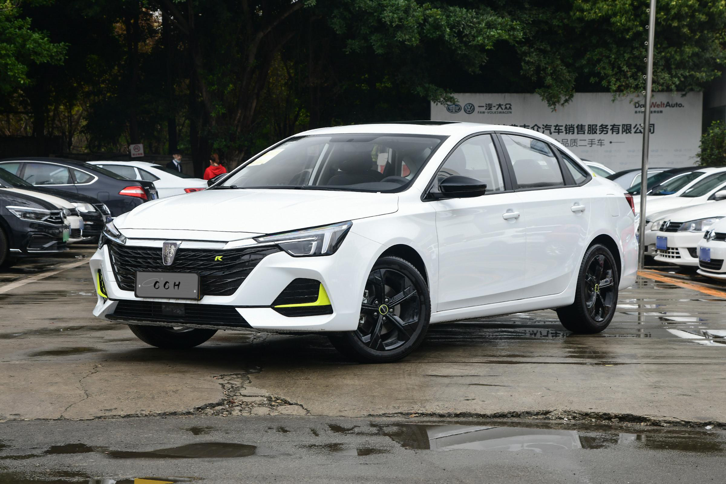Ternary Lithium Electricity Roewe I6 MAX New Energy Electric Car 135kw