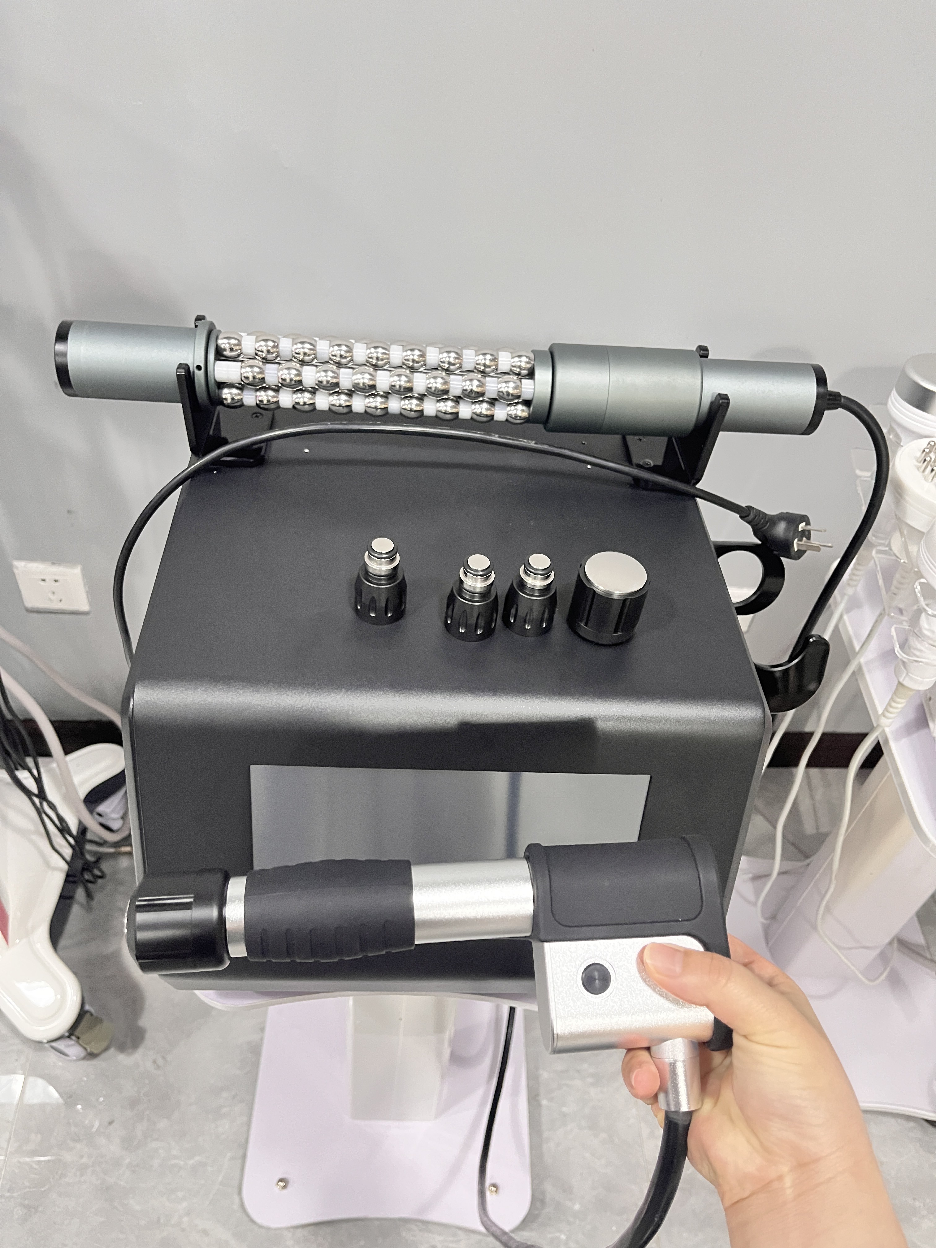 HQL001 Newest 2 In 1 Pneumatic Air Shockwave Therapy Machine For Pain Relief Massager Roller Slimming Machine