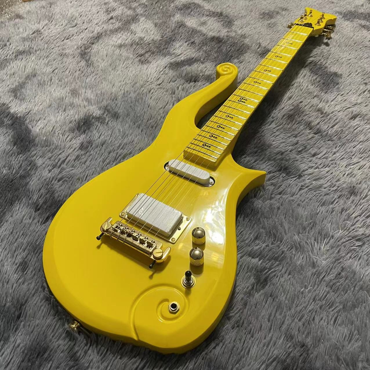 Custom Maple Fingerboard Neck Mahogany Body Prince Cloud Electric Guitar with Yellow Color