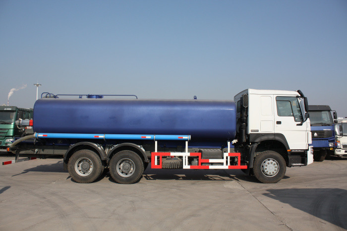 Tilt Steering Wheel Vacuum Sewage Suction Truck / Sewage Cleaning Truck