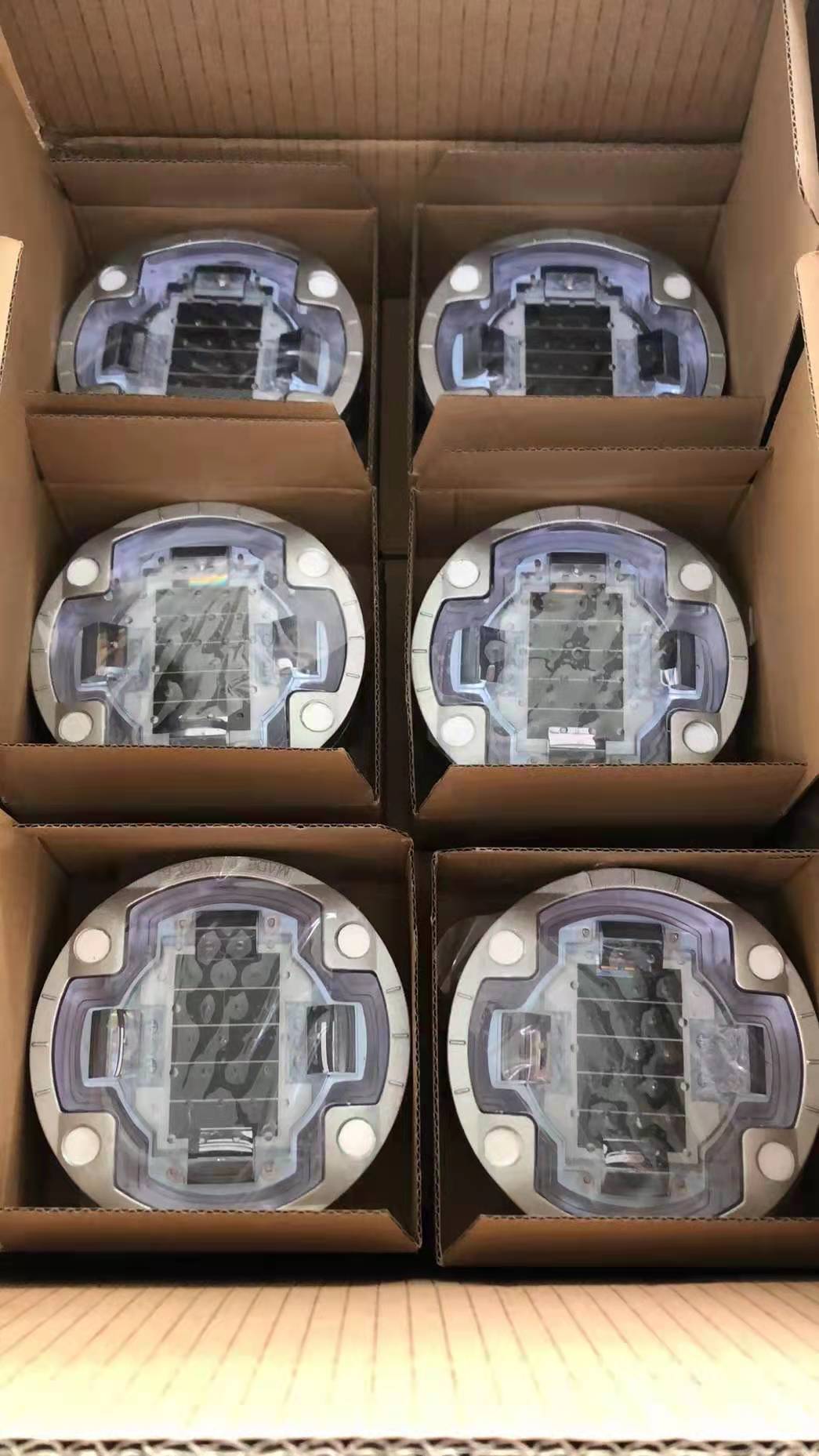 High Reflection Solar Road Stud Cast Aluminum Embedded For Road Warning