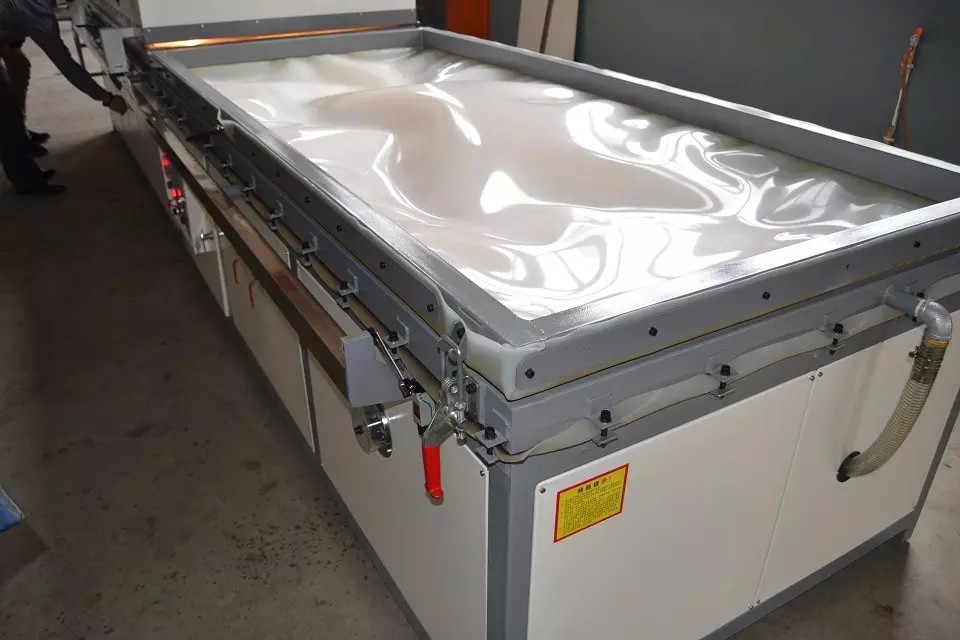 Semi-automatic PVC film wood veneer vacuum membrane press machine for cabinet WPC door