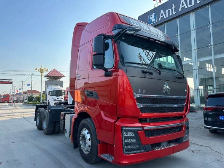 New Siontruk HOWO SITRAK CNG LNG Tractor Head 460hp 510HP 550HP 6X4 Tractor Trucks