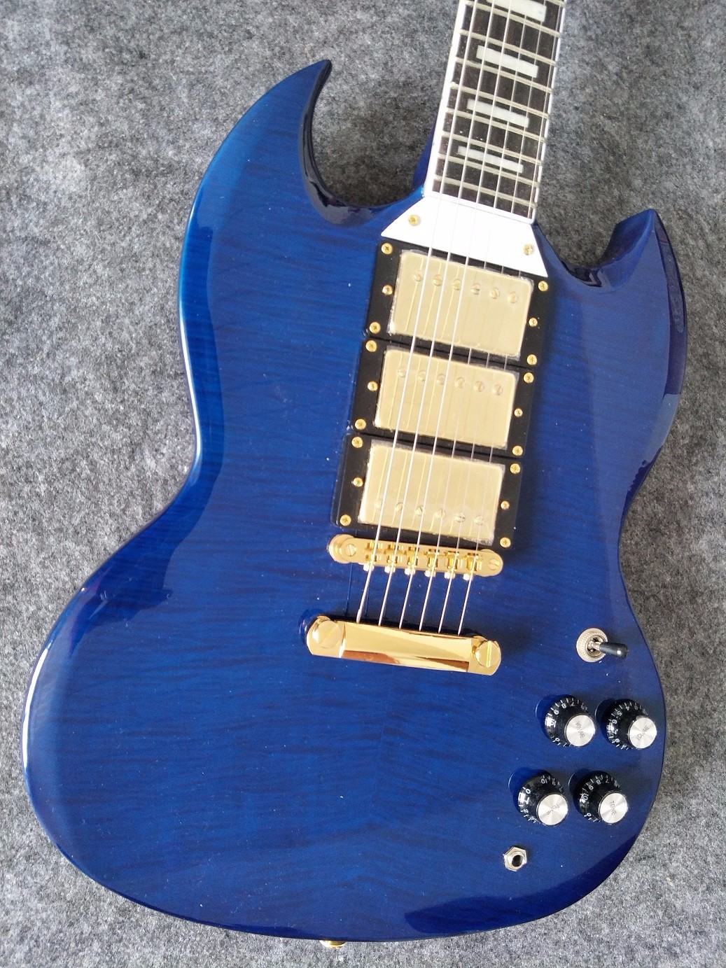 Gibson custom 2018 SG custom Figured TOP 3-pickup Electric Guitar