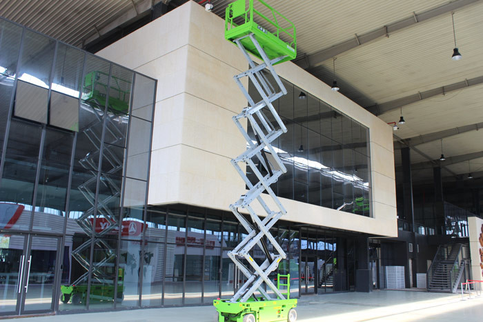 Indoor Electric Scissor Lift 8m Aerial Work Platform For Warehouse
