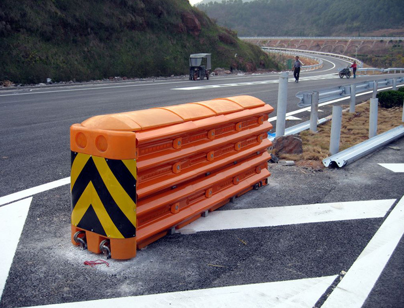 Roadway Safety Barrier Galvanized And Powder Coated Guardrails For Highways