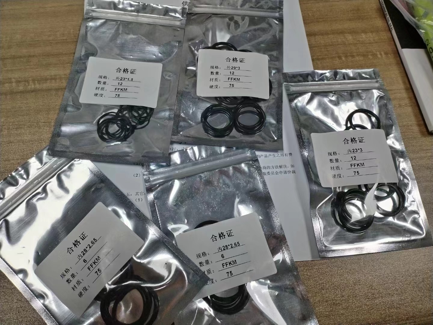 AS568 Molded FFKM O Rings For Oil Gas Field Sealing ≤5 000 Psi Pressure Resistance