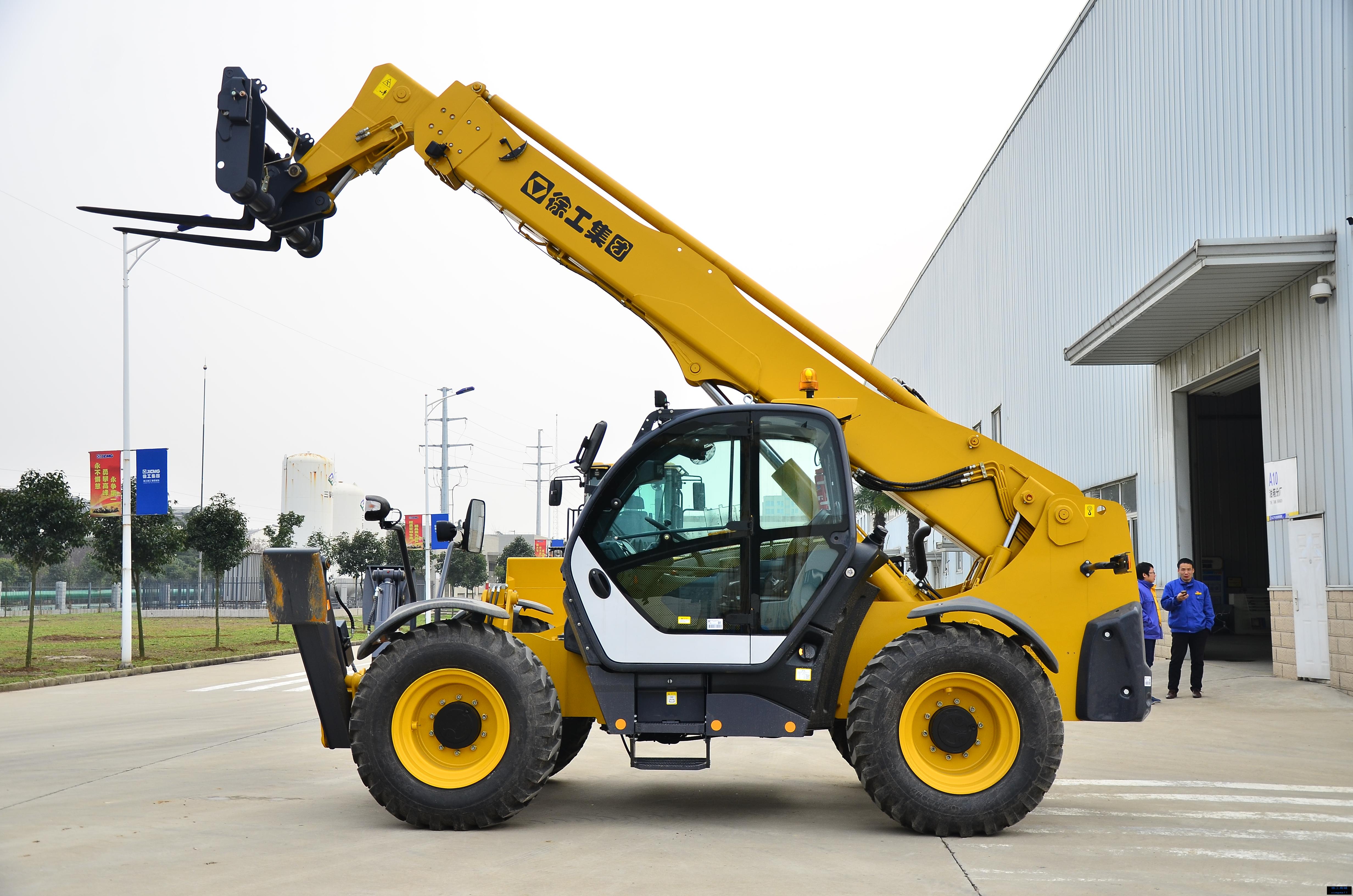 Chinese XCMG XC6-3514K 3.5 ton side loader forklift 14 m small telehandler telescopic handler price