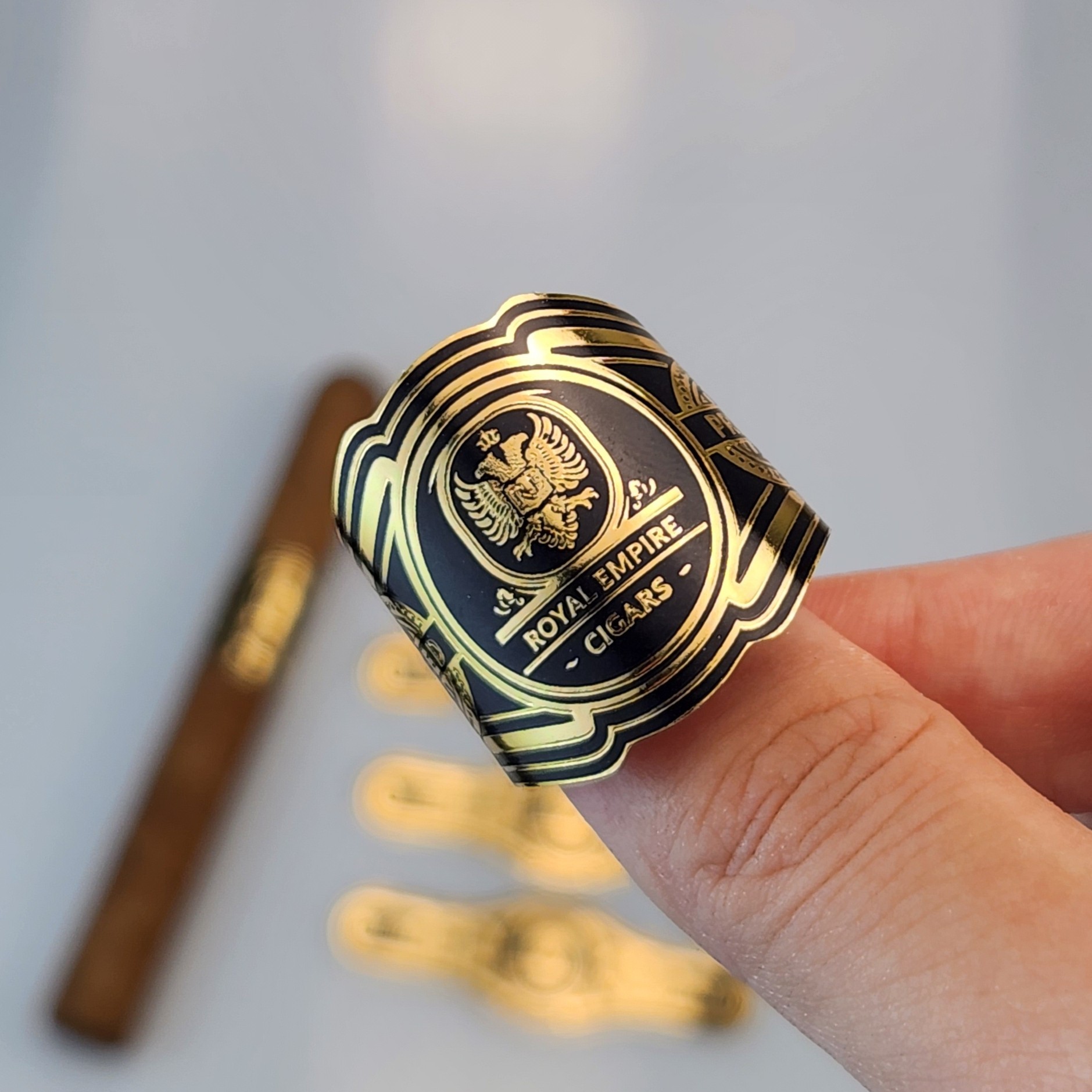 2025 Hot Sale Waterproof High Quality Custom Cigar Label Gold Foil Printing with Private Logo & Brands Embossed Printing Quick Sticker