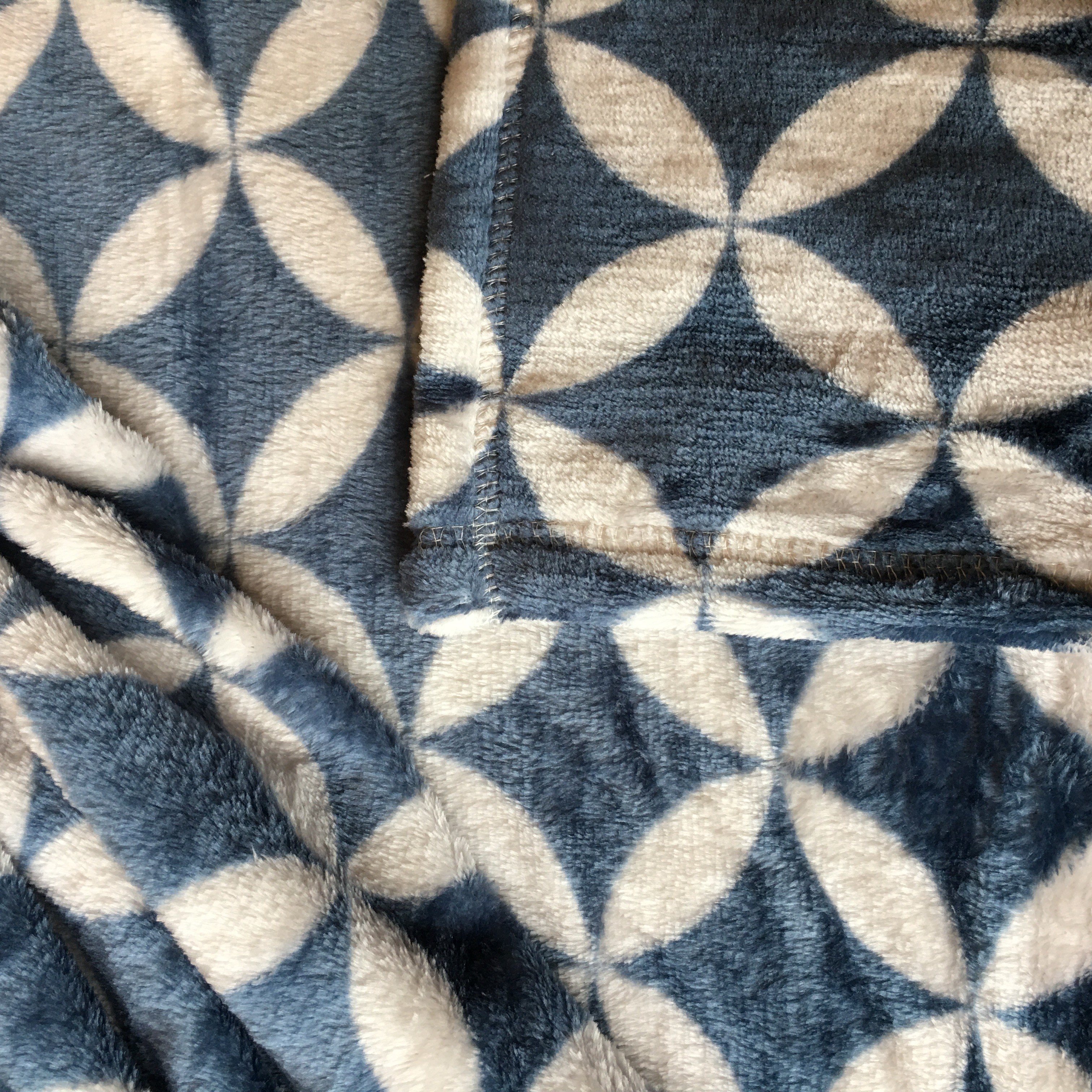 Eco Friendly Warm Flannel Print Blanket Comfortable For Fall Winter OEM / ODM Service