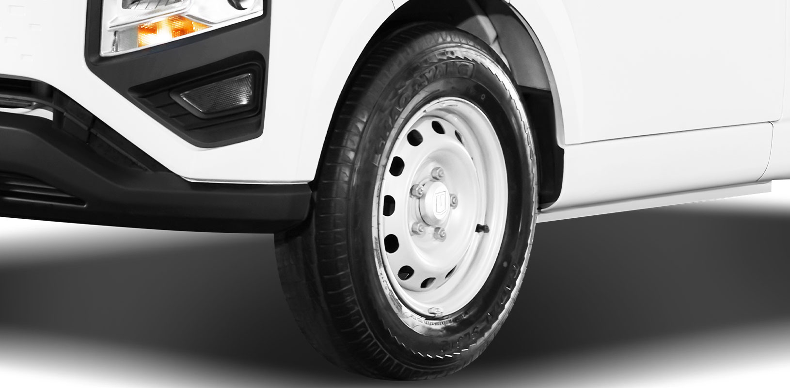 Electric Vehicle Cargo Truck with 4 Wheel Drive for Heavy-Duty Farming Operations