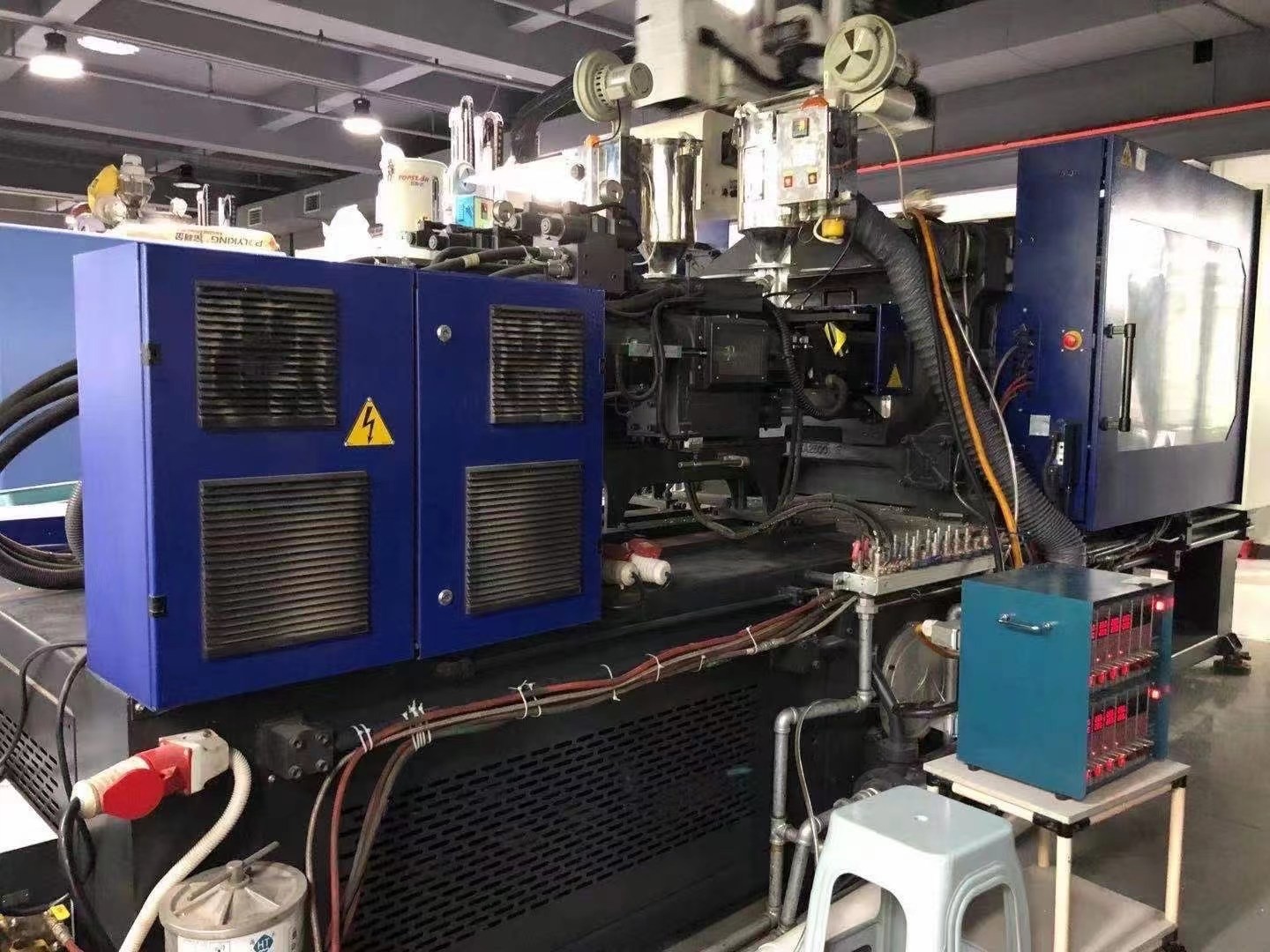 Used 8.3T Double Colour Injection Moulding Machine For Automotive Packaging Electrical